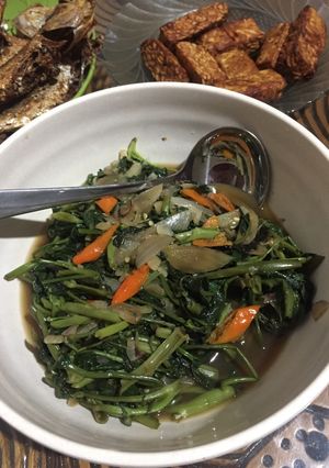 Foto resep Menu sahur Cah kangkung saus tiram praktis #bikinramadanberkesan