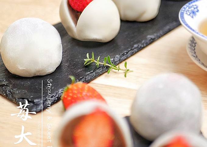 Resep Strawberry and Sweet Red Bean Mochi (Ichigo Daifuku) yang Enak Banget