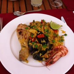 A picture of Paella.