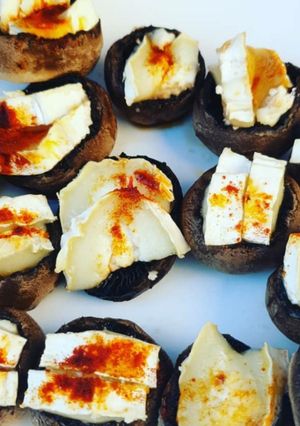 Une photo de Champignons et son fromage de chèvre