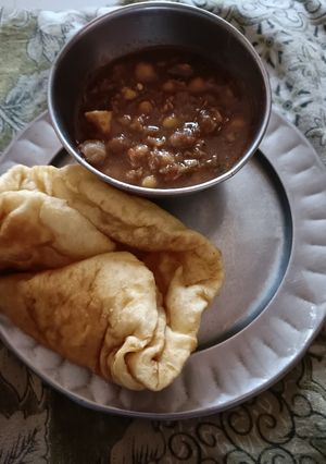 छोले भटूरे (Chole bhature recipe in hindi) रेसिपी मुख्य फोटो
