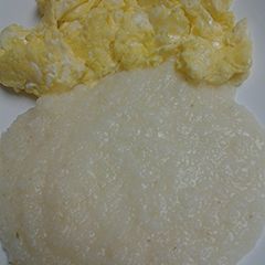 A picture of Skye's grits and eggs.