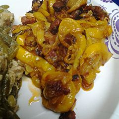 A picture of Yellow crooknecked squash.