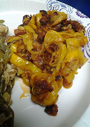 A picture of Yellow crooknecked squash.