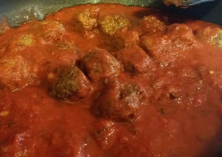 Steps to Prepare Yummy Italian Meat Balls in sauce