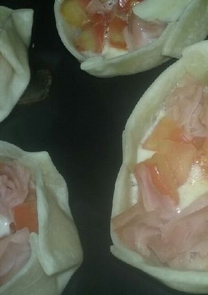 Una foto de Canastistas de jamón queso y tomate