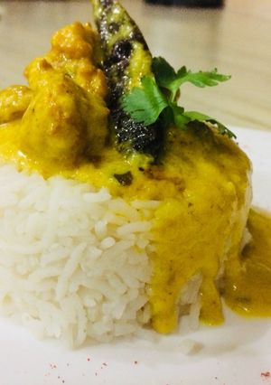 A picture of Kadhi chawal.