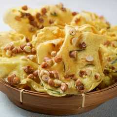 A picture of Peyek Kacang.