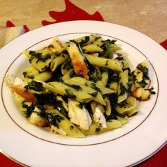 A picture of Spinach And Garlic Penne With Chicken.