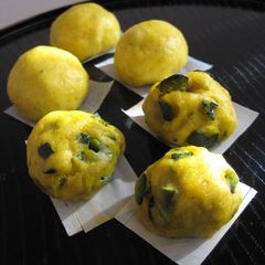 A picture of Springy Steamed Kabocha Squash Buns.