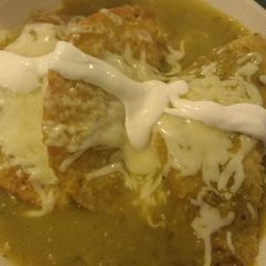 A picture of Enchiladas Suizas!!.