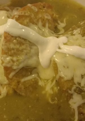 A picture of Enchiladas Suizas!!.