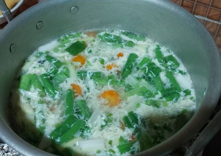 Langkah Mudah Membuat Sup ayam telur Top Enaknya