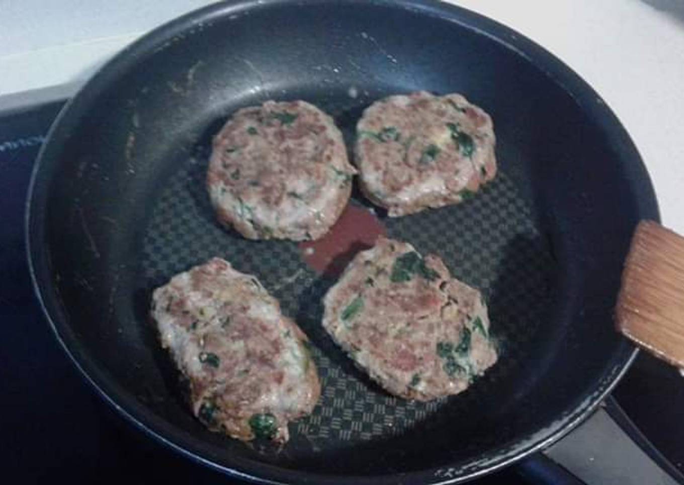 Hamburguesa de pollo y espinacas