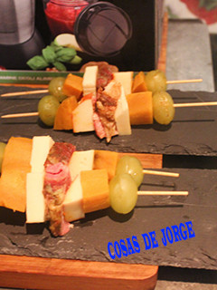 Una foto de Pincho de jamón cocido con queso y boniato