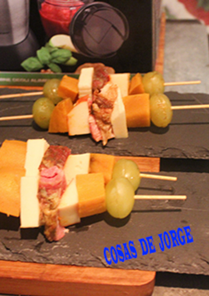 Una foto de Pincho de jamón cocido con queso y boniato