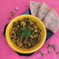 A picture of Cauliflower mutter subji.