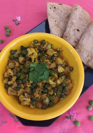 A picture of Cauliflower mutter subji.