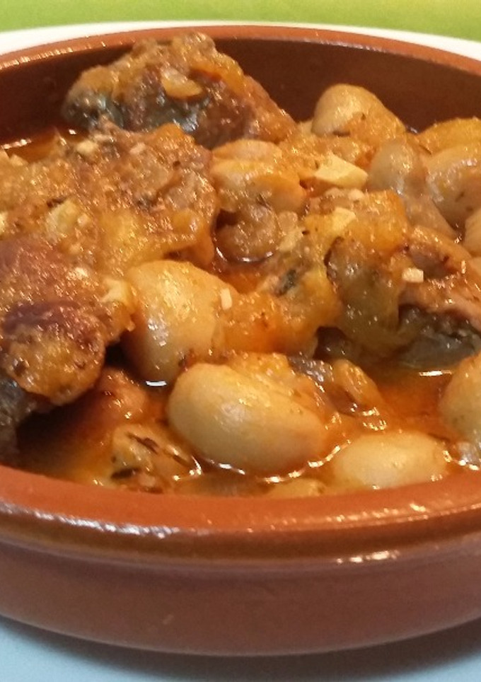 Una foto de Carrillera con champiñones y manzana