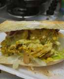 Sándwich🥪de pollo🍗y vegetales frescos🥙🌯🥗