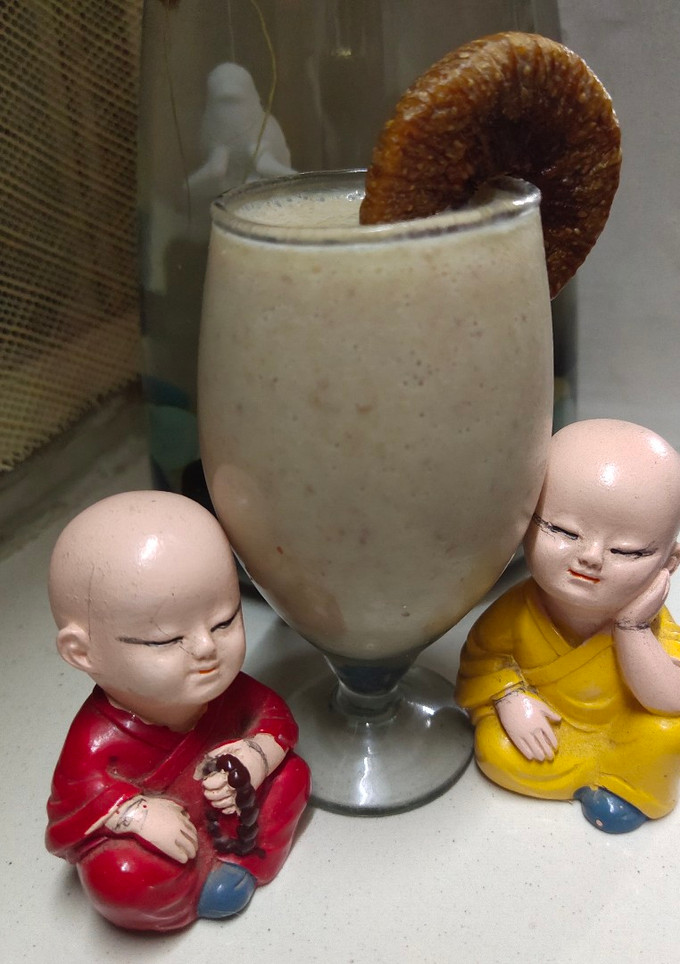 કાજુ અંજીર ખજૂર મિલ્ક શેક (Kaju Anjeer Khajoor Milkshake Recipe In Gujarati) રેસીપી મુખ્ય ફોટો