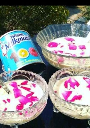 A picture of Dish name Rose kheer.