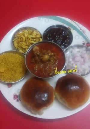 उसल पाव (usal pav recipe in Hindi) रेसिपी मुख्य फोटो