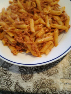 Una foto de Macarrones a la boloñesa