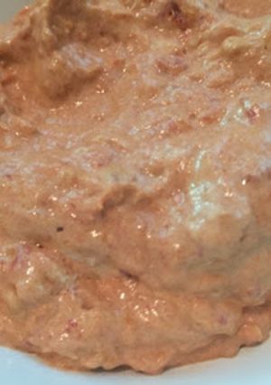 Una foto de Dip de tomate seco y queso