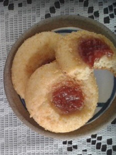 Una foto de Galletas con Corn Flakes y Jalea o Mermelada- Receta Mami Felipa 👩🏼