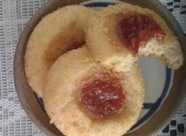 Una foto de Galletas con Corn Flakes y Jalea o Mermelada- Receta Mami Felipa 👩🏼