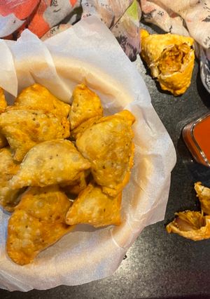 A picture of Chinese samosa/ noodles samosa.