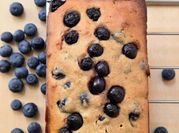 Una foto de budín de fruta congeladas