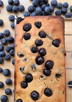 Una foto de Budín de arándanos y naranja con harina de avena y azúcar mascabo 🫐🍊