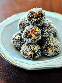A picture of Roti and dates Ball.