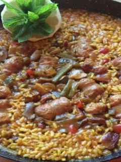 Una foto de Arroz con butifarras y setas