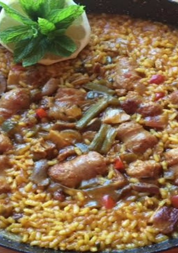 Una foto de Arroz con butifarras y setas