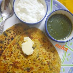 A picture of Healthy Methi Paratha with fresh curd & Chutney in Breakfast 😋.