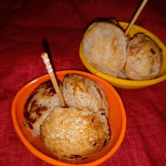 A picture of Khao nom krok.