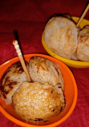 A picture of Khao nom krok.