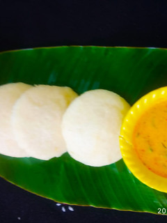 इडली सांबर (Idli Sambar recipe in Hindi) रेसिपी मुख्य फोटो
