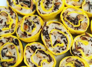 Hình của món Chả trứng cuộn hấp.