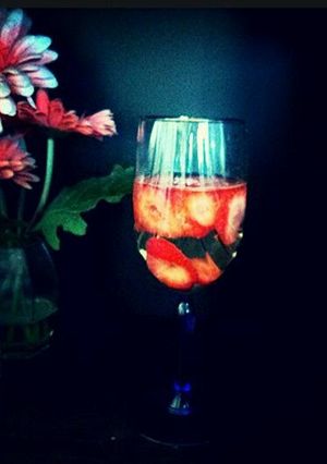 A picture of Strawberry wine.