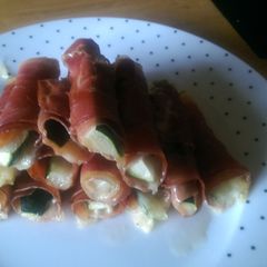 A picture of Mandys Parma ham wrapped zucchini and mozzarella sticks.