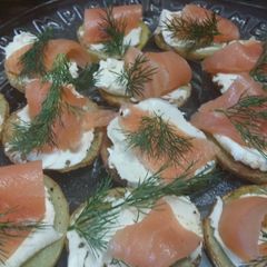 A picture of Smoked Salmon Appertizers.