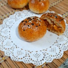 A picture of Stuffed Chicken Bun.