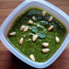 A picture of Chef Thomas's Traditional Pesto.