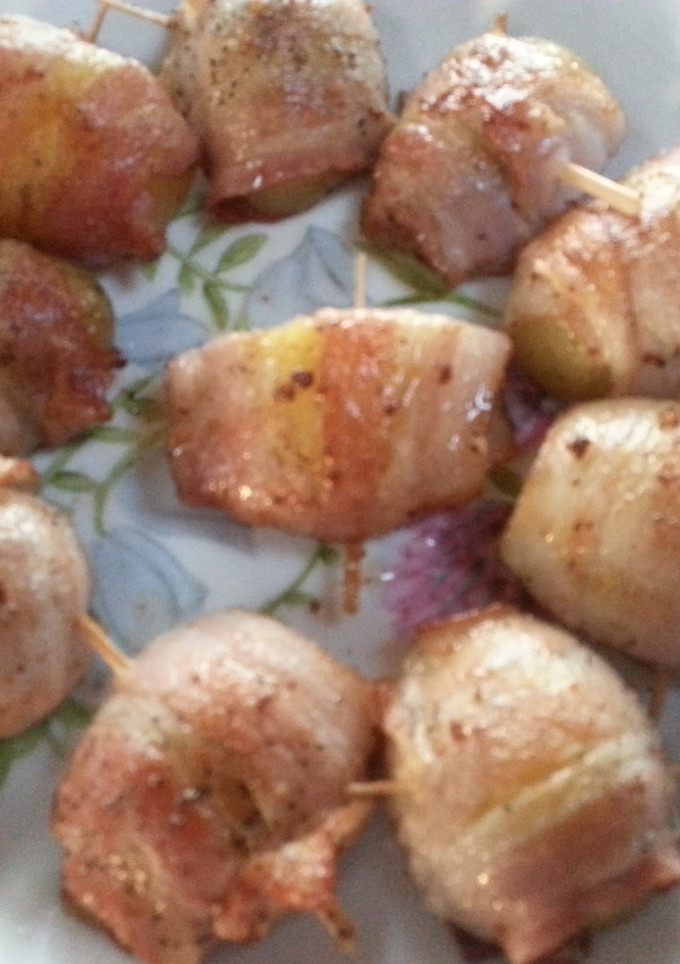 A picture of Bacon wrap potatoes.
