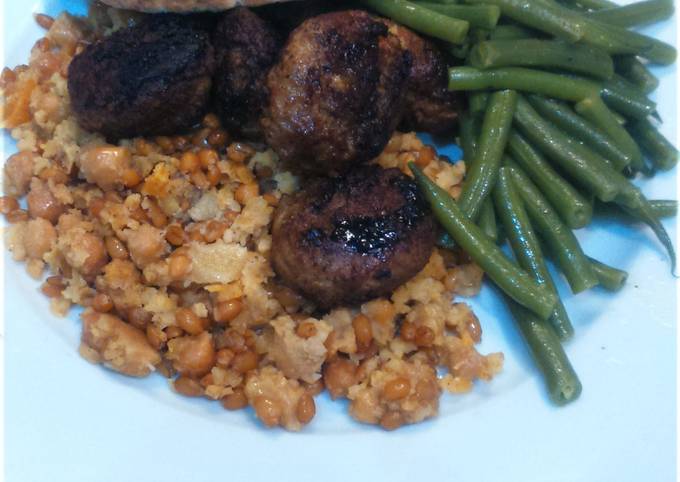 Lamb meatballs with green beans and warm Moroccan salad, for 2