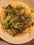 Linguine com Cogumelos e Brócolos